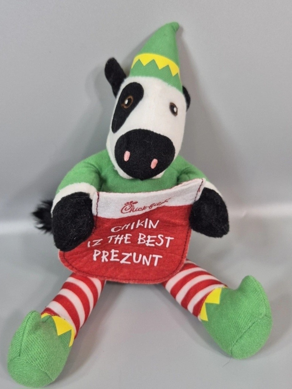 Chick-fil-A Plush Cow Toy Christmas 2021 Chikin Iz The Best Prezunt 7" Pre Loved